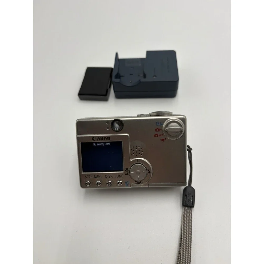 Canon PowerShot SD100 3.2 MP Digital ELPH Camera Powers On-No Memory Card